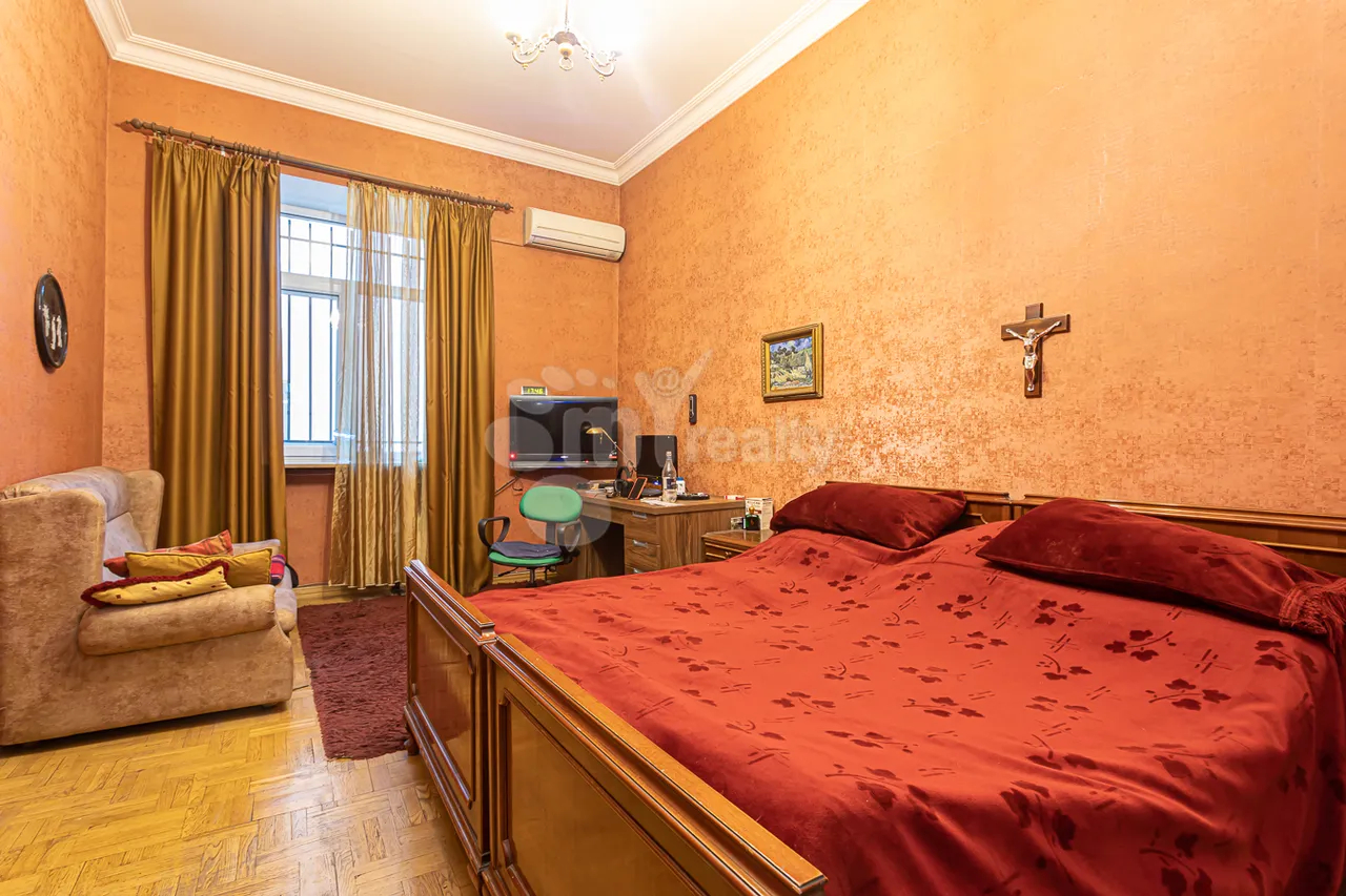 Купить 4 комнатную квартиру Туманян ул, Центр Ереван, 157656