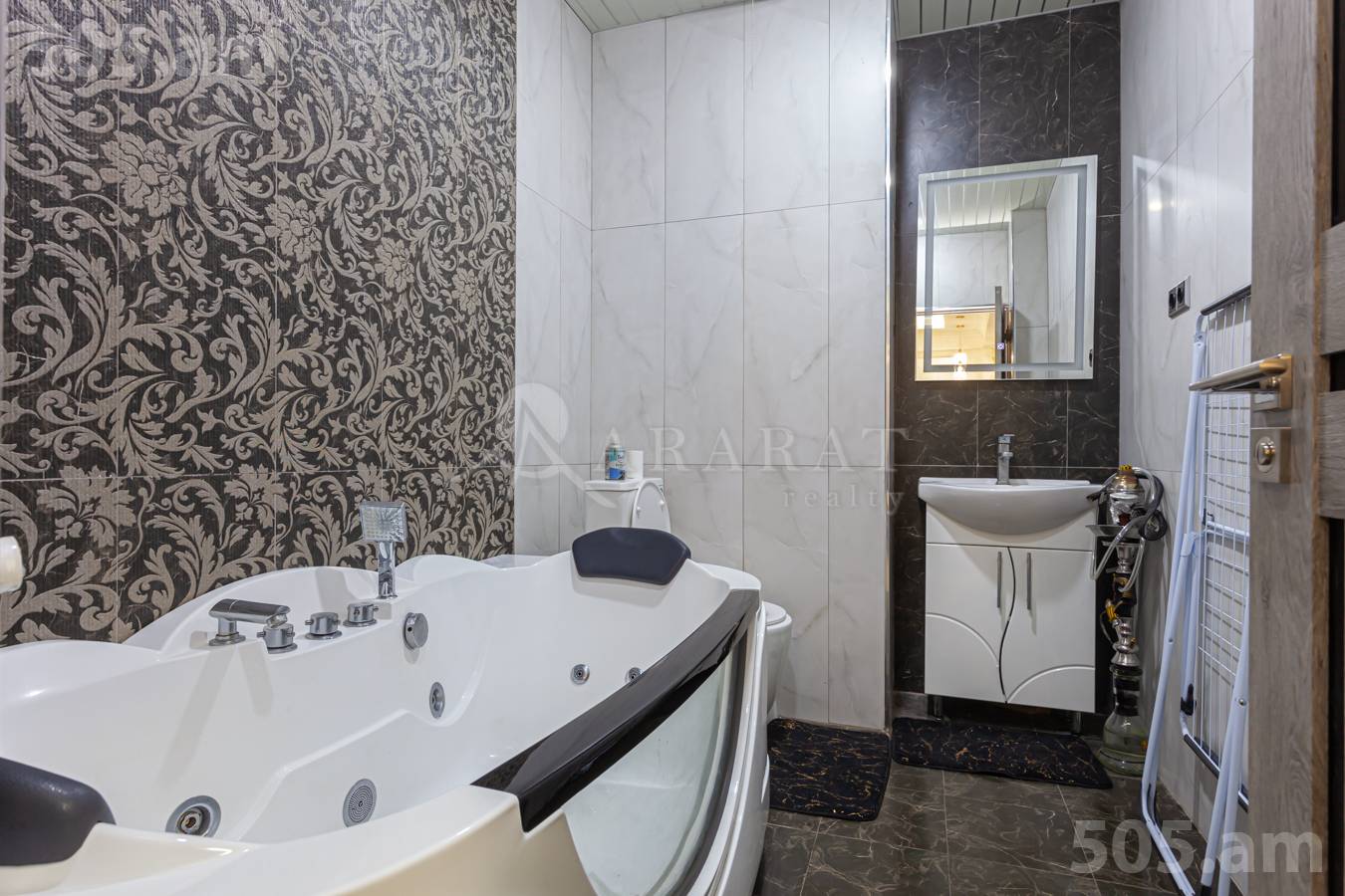 Купить 3 комнатную квартиру Микоян ул, Давташен Ереван, 151572