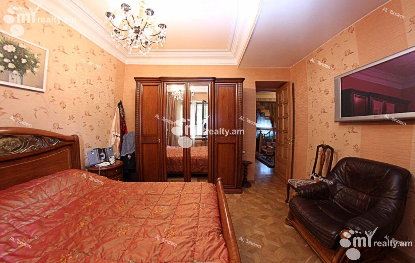 4 սենյականոց բնակարան  Սայաթ-Նովայի պող, Կենտրոն Երևան, 126447