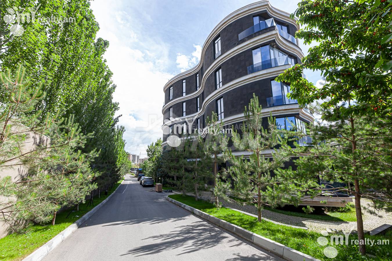 3 սենյականոց բնակարան  Գ. Հովսեփյան փող, Նորք-Մարաշ Երևան, 155575