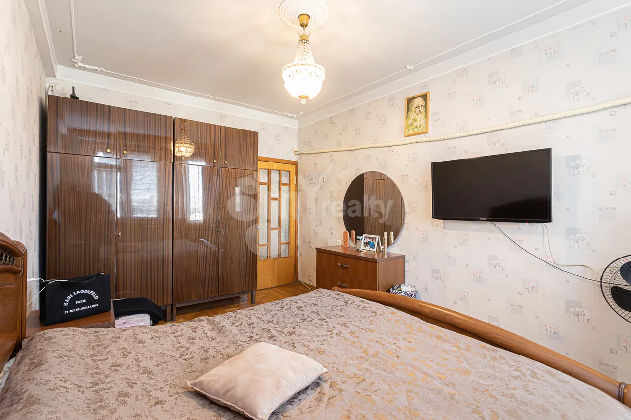 3 bedroom apartment for sale خیابان واهر. پاپازیان, عربگیر ایروان, 157437