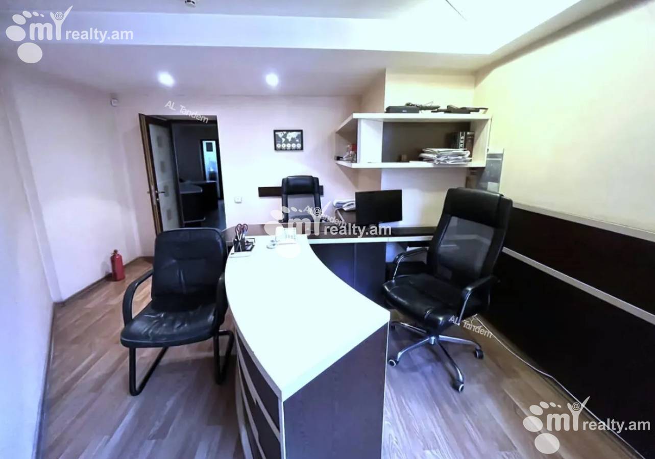 Купить коммерческoе помещение Вардананц ул, Центр Ереван, 147724