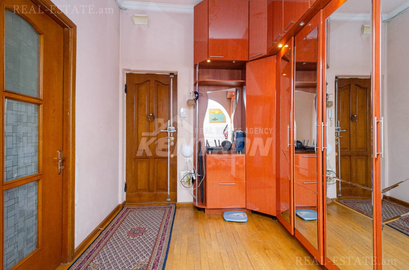 3 սենյականոց բնակարան  Մոսկովյան փող, Կենտրոն Երևան, 141099