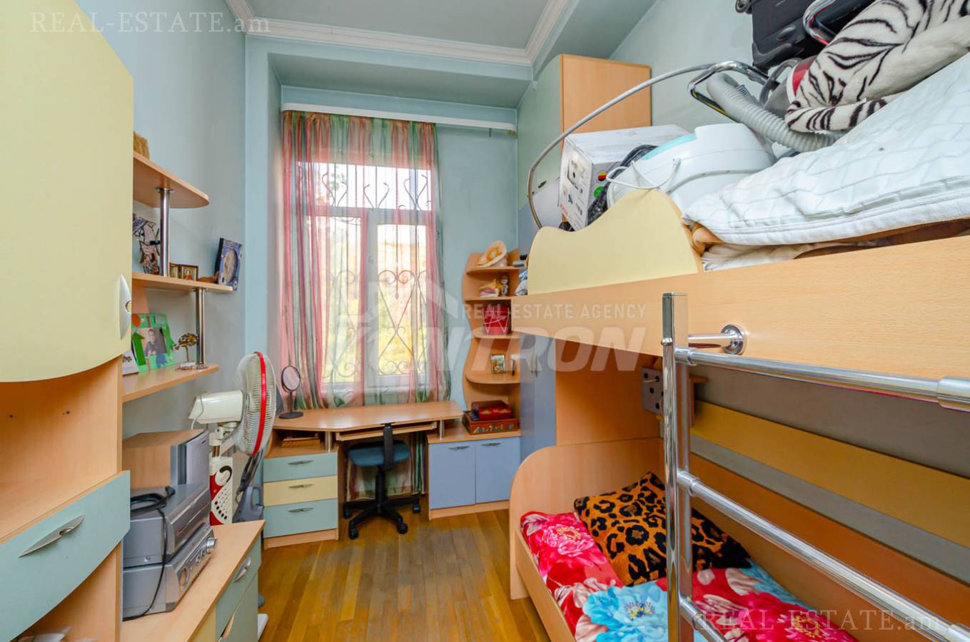 3 սենյականոց բնակարան  Մոսկովյան փող, Կենտրոն Երևան, 141099