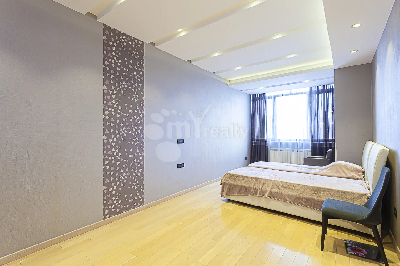 3 bedroom apartment for sale Aram St, Center Yerevan, 161991
