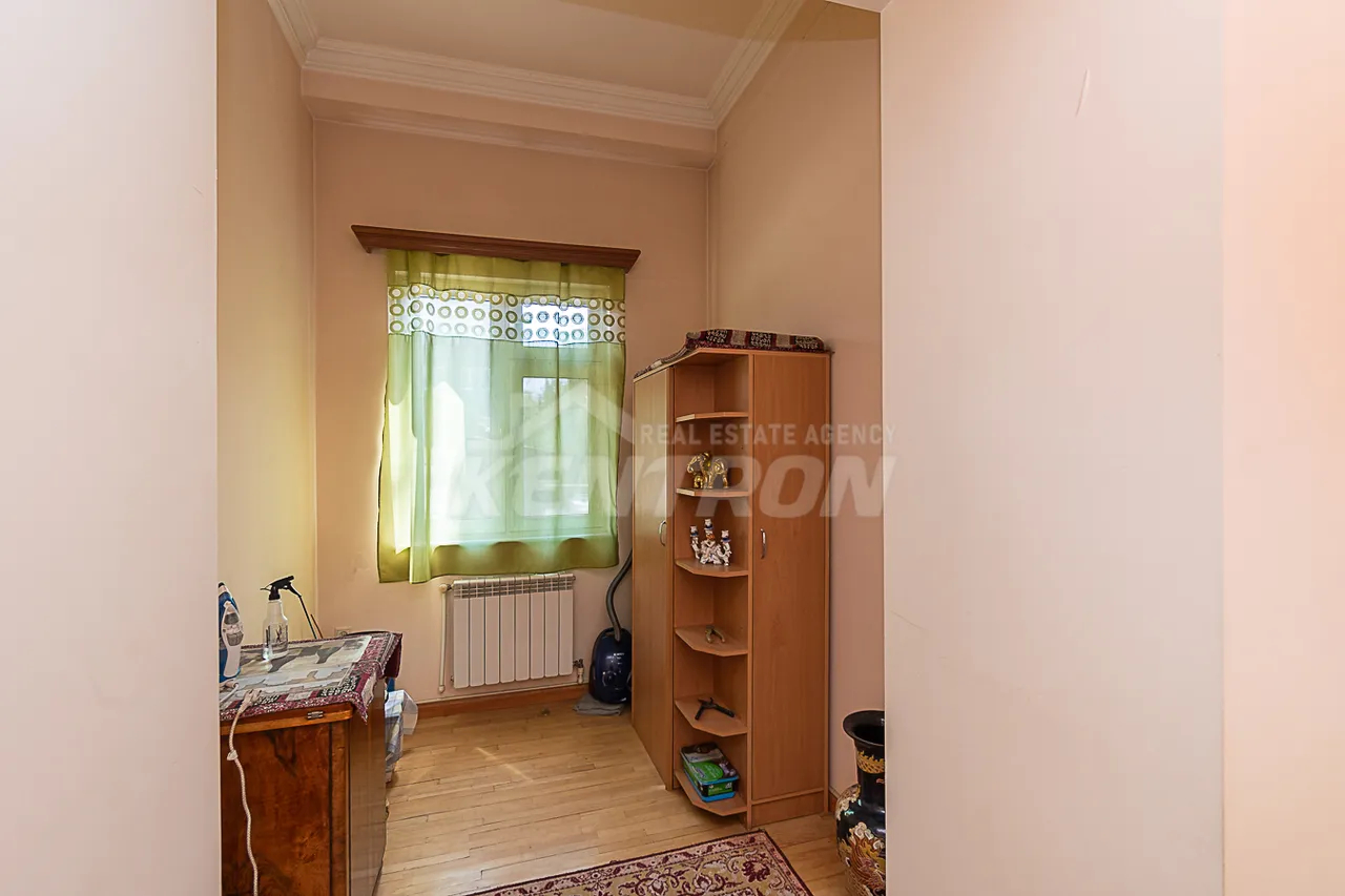 4 bedroom apartment for sale Mashtots Ave, Center Yerevan, 161677