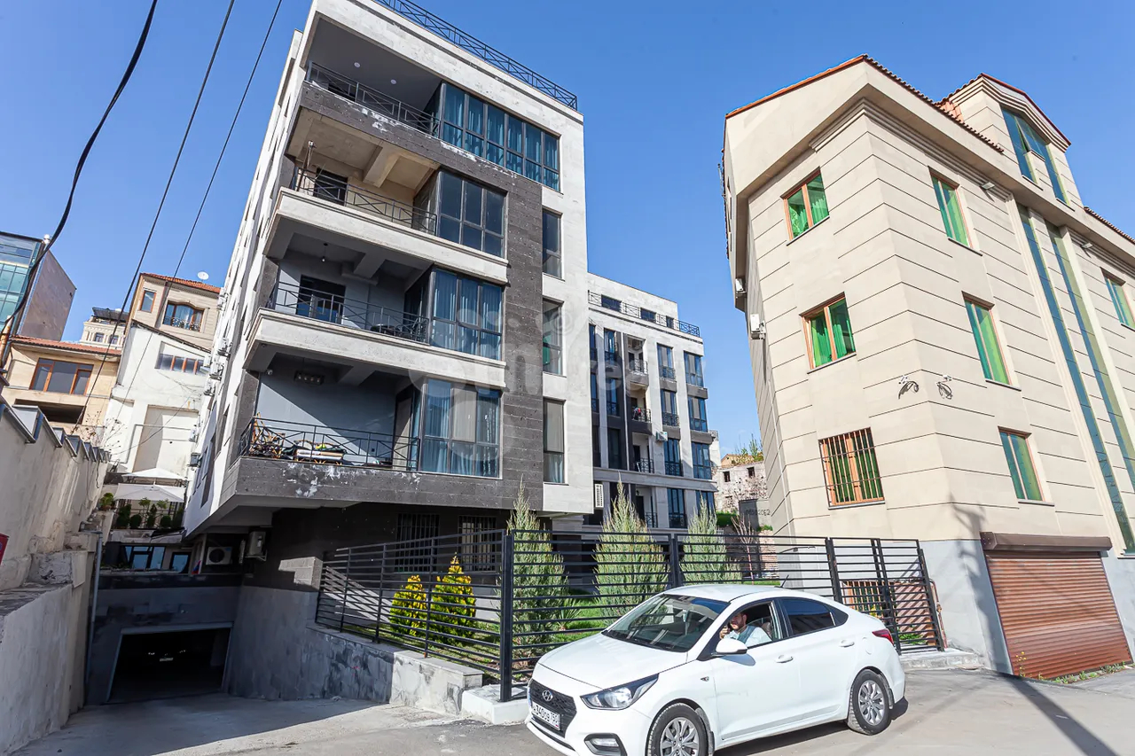 4 bedroom apartment for rent Antarayin St, Center Yerevan, 157525