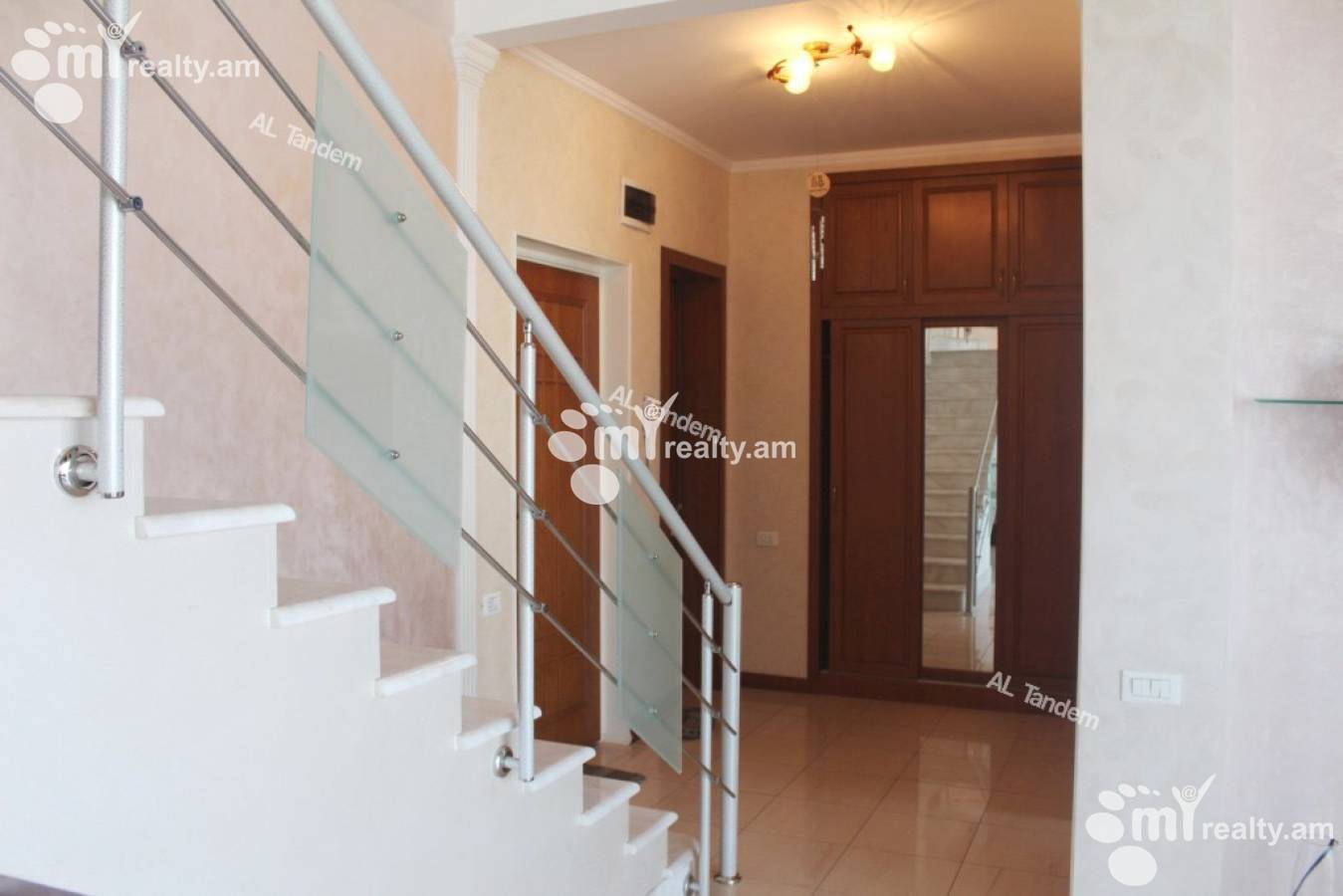 4 bedroom apartment for sale Rostom St, Center Yerevan, 148275