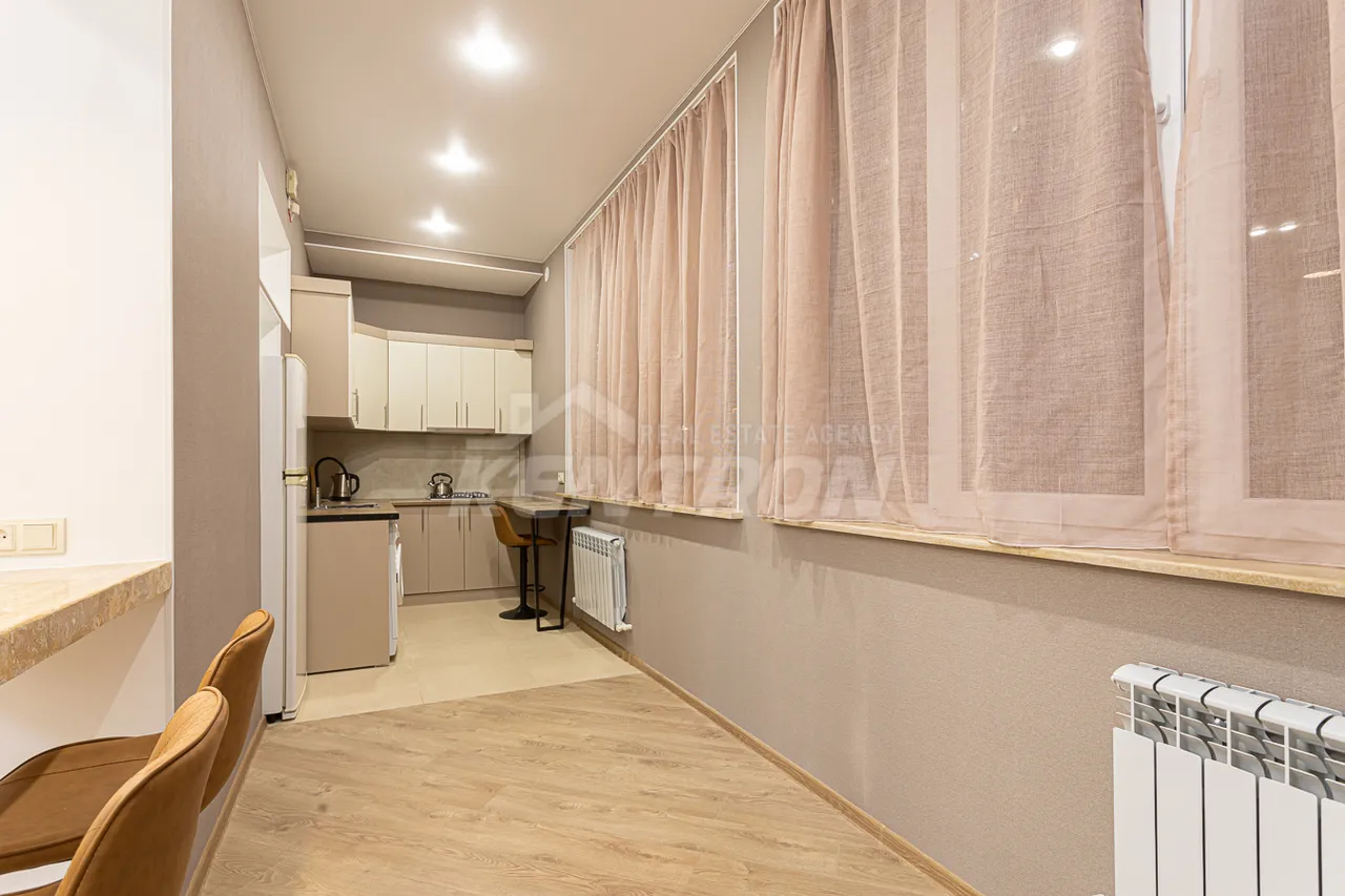 3 bedroom apartment for rent Saryan St, Center Yerevan, 158709