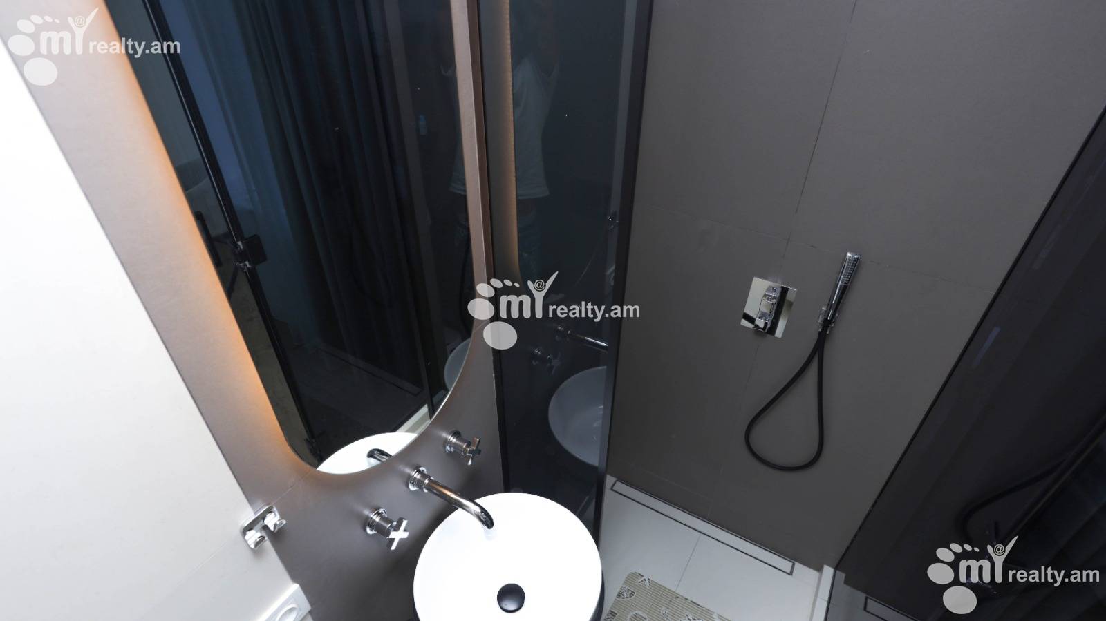 Купить 3 комнатную квартиру Бузанд ул, Центр Ереван, 145206