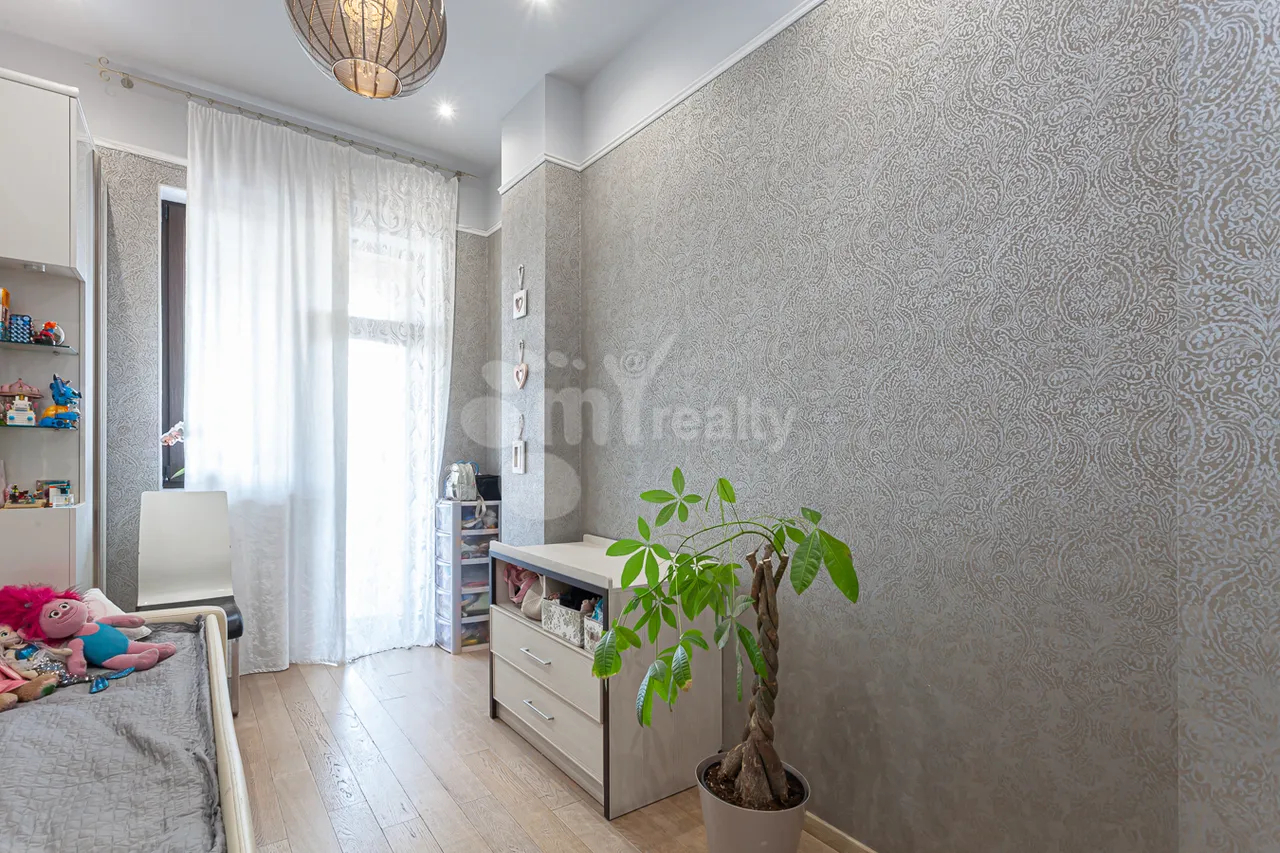 Купить 4 комнатную квартиру Маштоца пр, Центр Ереван, 158537