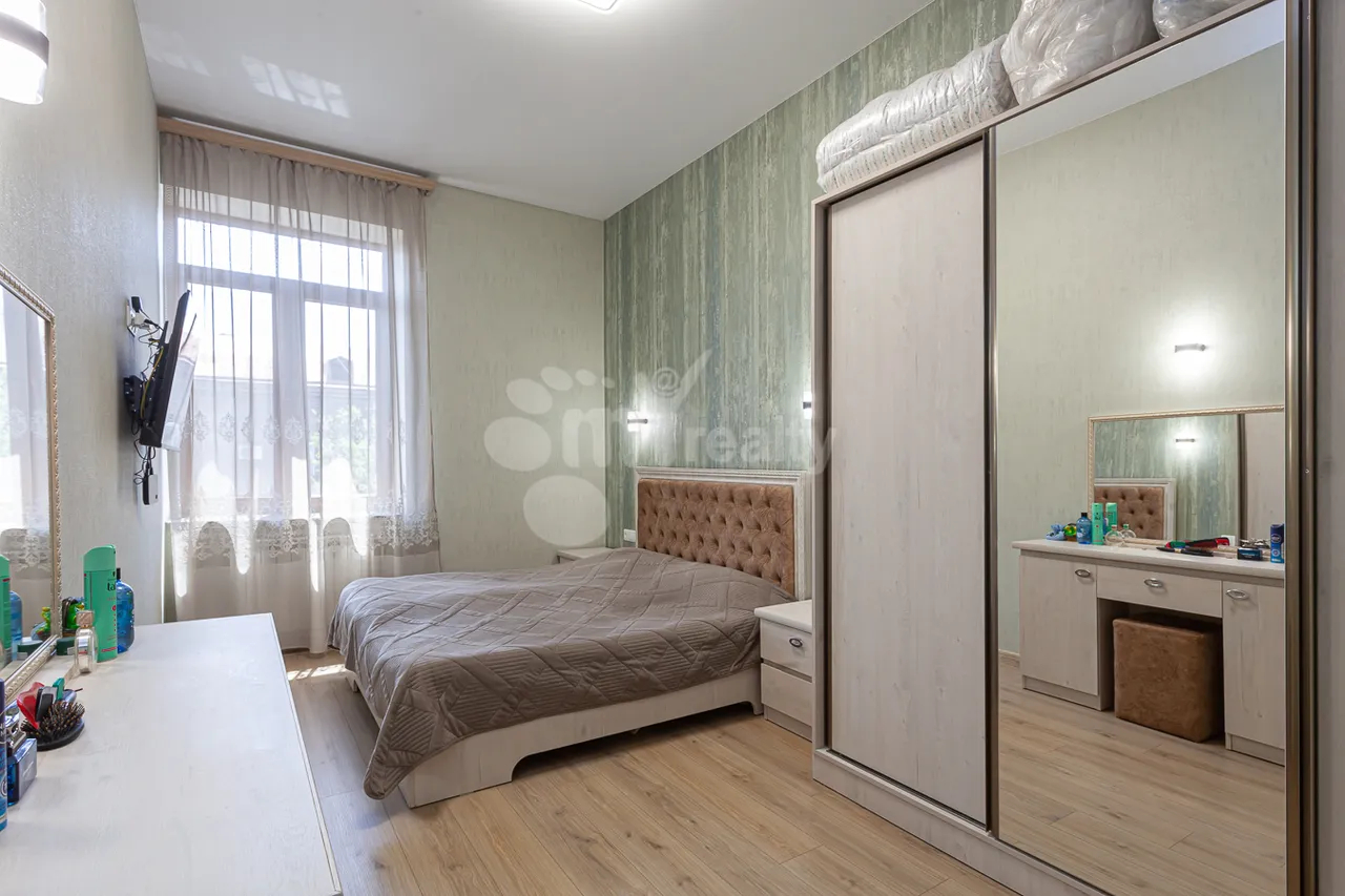 3 bedroom apartment for rent خیابان پارونیان, مرکز شهر ایروان, 157956