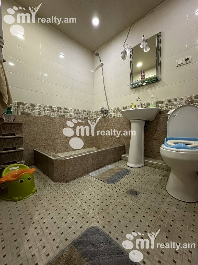 3 bedroom apartment for sale Paronyan St, Center Yerevan, 157124