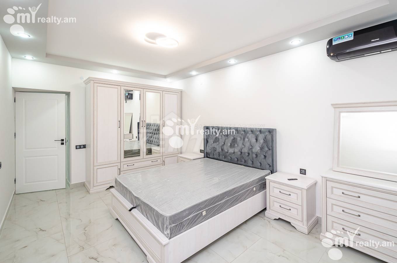 3 bedroom apartment for sale Mashtots Ave, Center Yerevan, 154297
