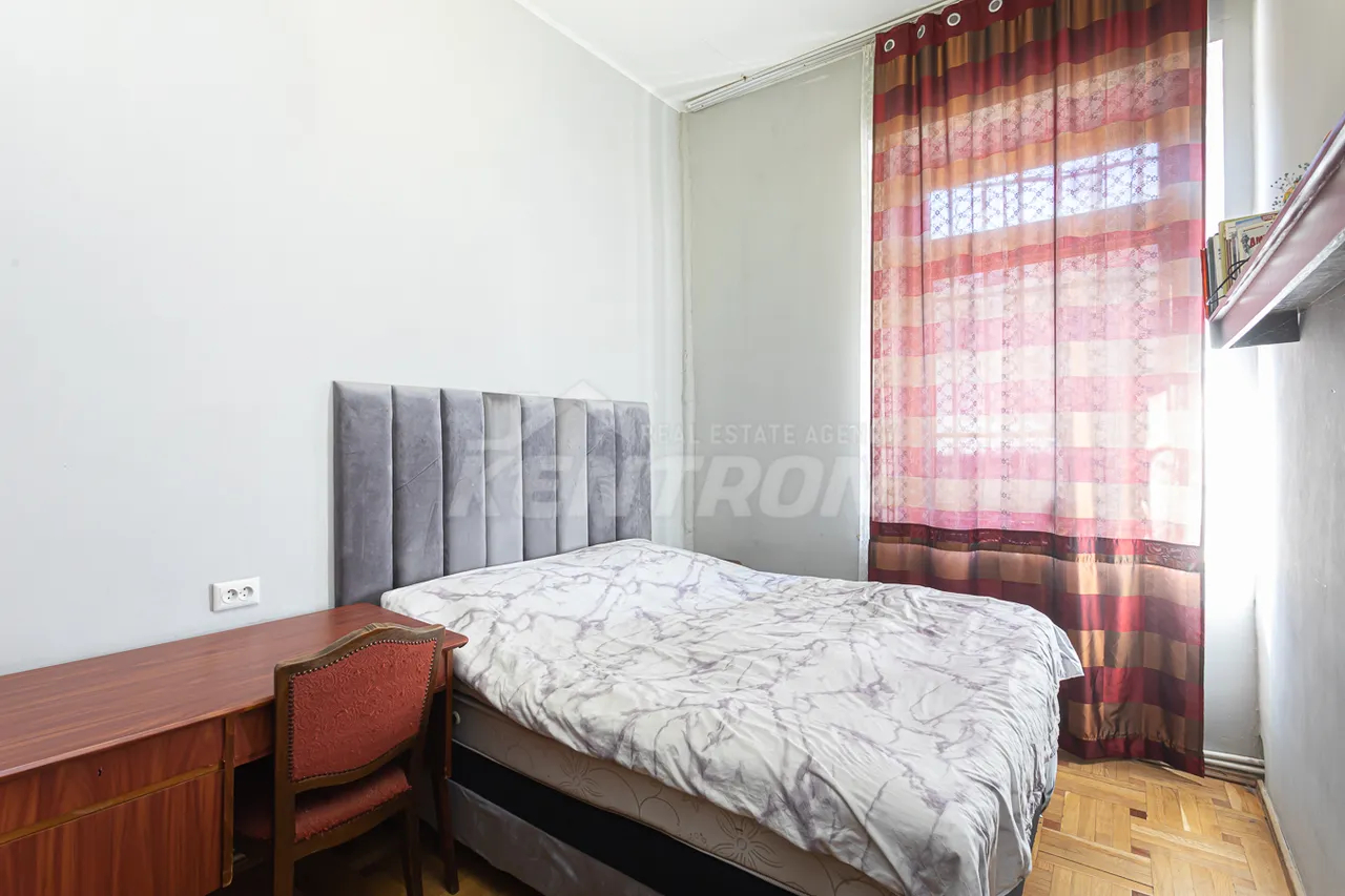 5 bedroom apartment for sale Abovyan St, Center Yerevan, 160117