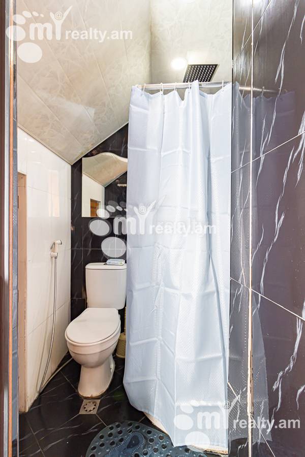 Commercial for sale خیابان هامباردزومیان, عربگیر ایروان, 155322