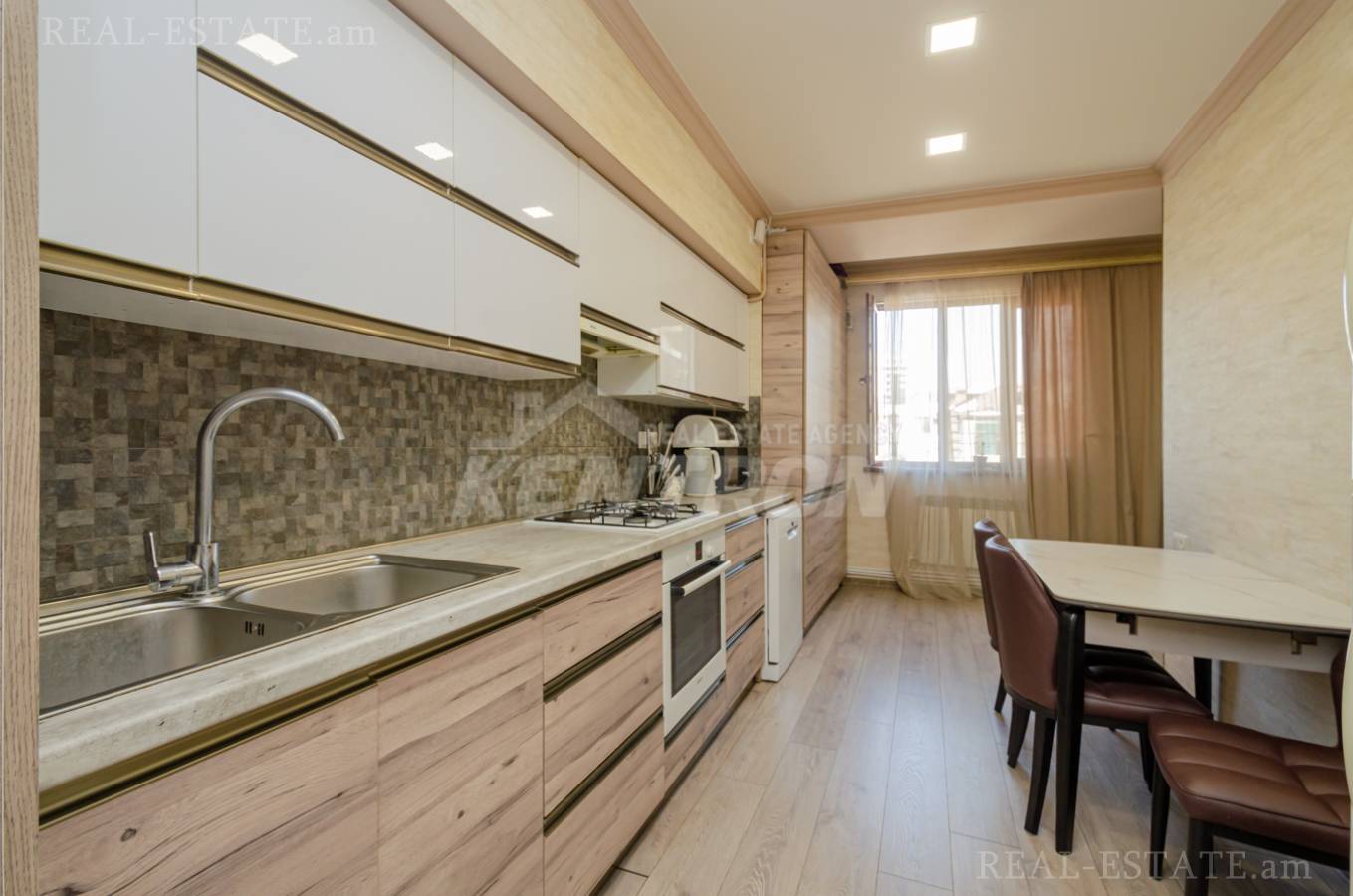 2 սենյականոց բնակարան  Թումանյան փող, Կենտրոն Երևան, 138189