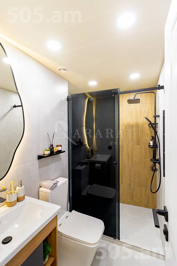 Купить 2 комнатную квартиру Вардананц ул, Центр Ереван, 154731