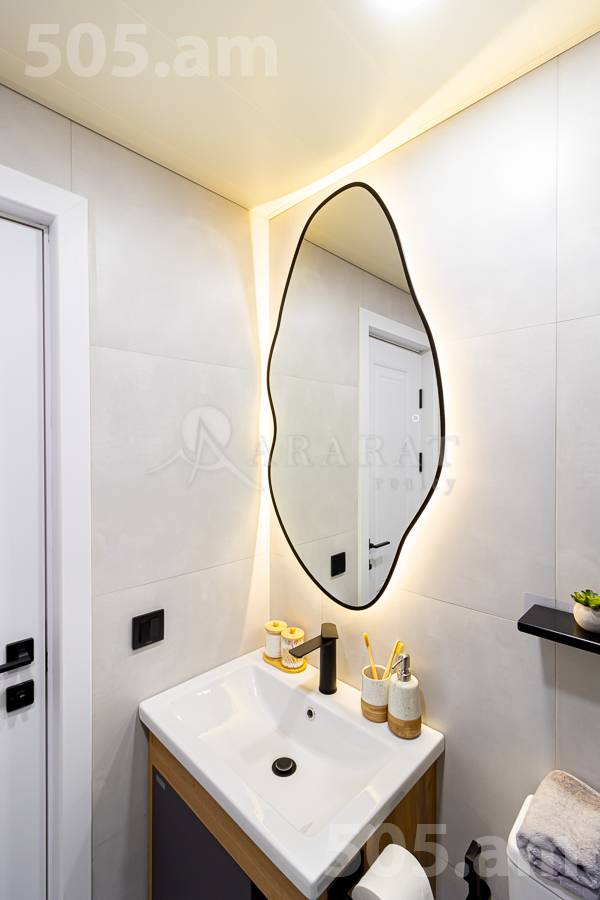 Купить 2 комнатную квартиру Вардананц ул, Центр Ереван, 154731