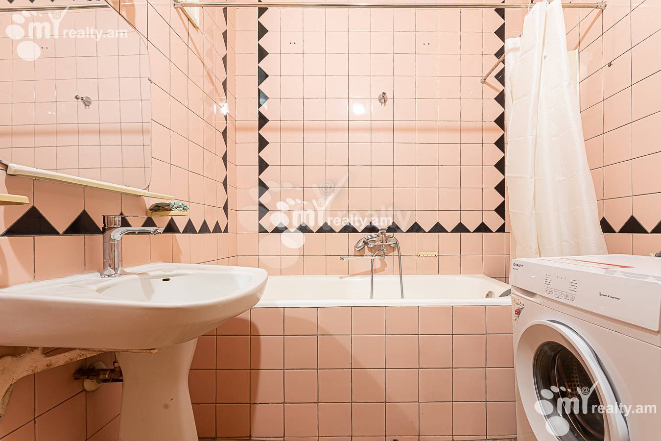 3 bedroom apartment for sale Charents St, Center Yerevan, 156877