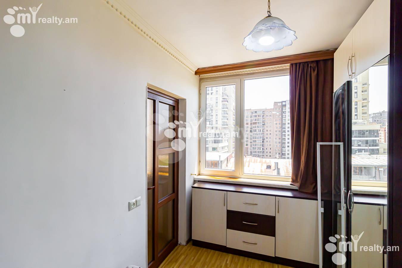 Купить 2 комнатную квартиру Сарян ул, Центр Ереван, 151465