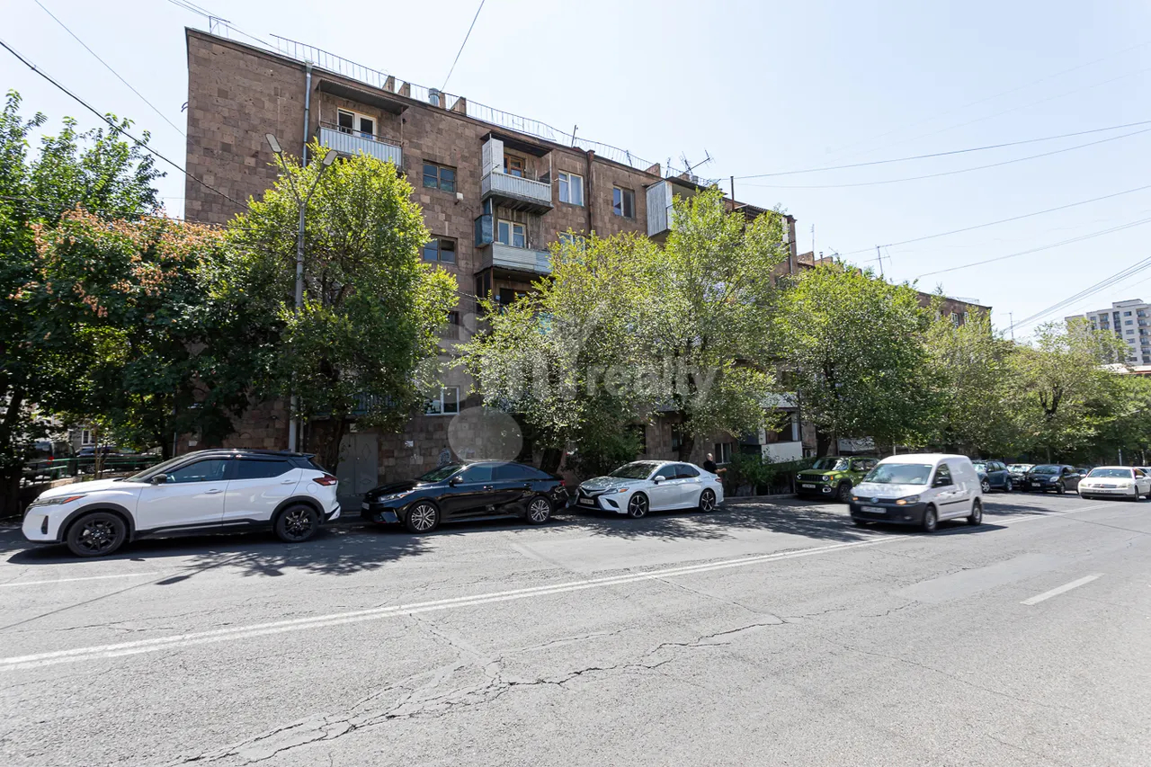 3 սենյականոց բնակարան  Ա. Ավետիսյան փող, Արաբկիր Երևան, 157418