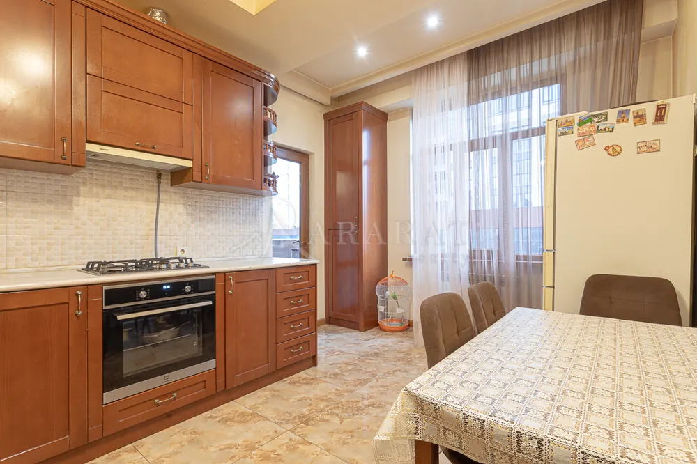 3-senyakanoc-bnakaran-vacharq-Yerevan-Arabkir