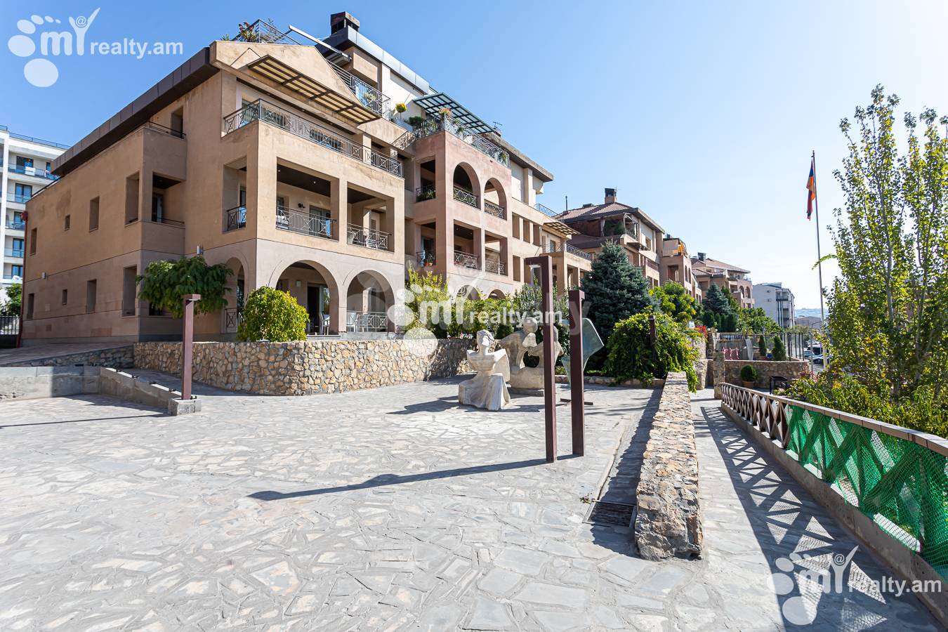 3 bedroom apartment for rent Antarayin St, Center Yerevan, 157000