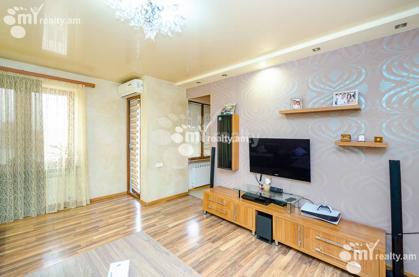 Купить 3 комнатную квартиру Тпагричнер ул, Центр Ереван, 150499