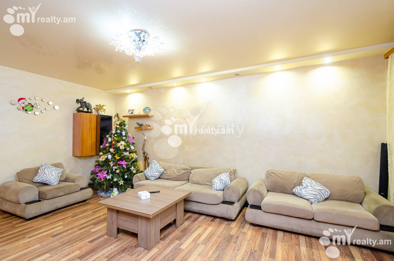 Купить 3 комнатную квартиру Тпагричнер ул, Центр Ереван, 150499