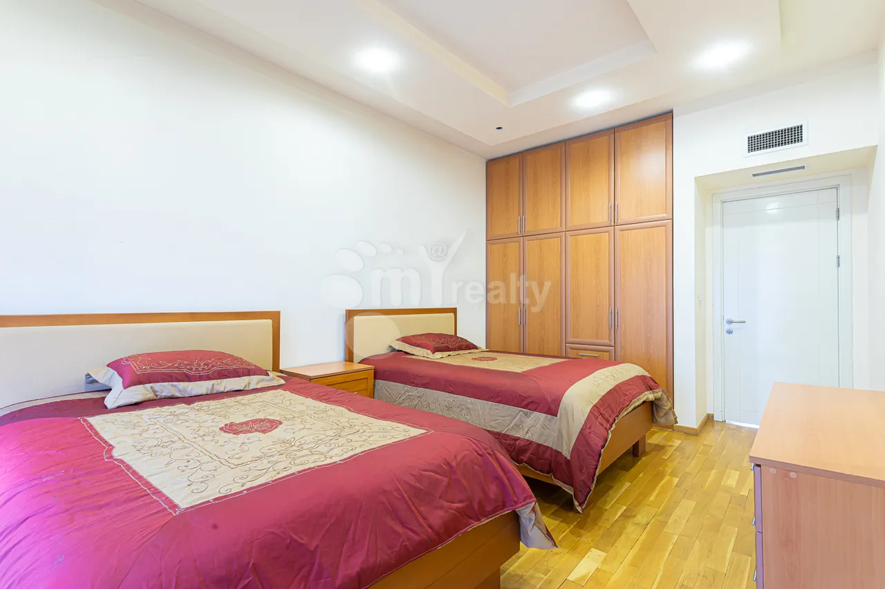 3 bedroom apartment for rent Antarayin St, Center Yerevan, 159001