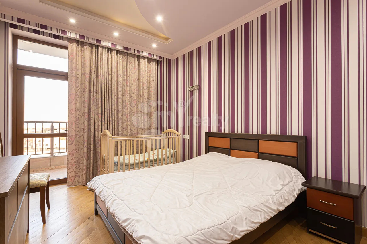 3 սենյականոց բնակարան վարձով Սայաթ-Նովայի պող, Կենտրոն Երևան, 158875