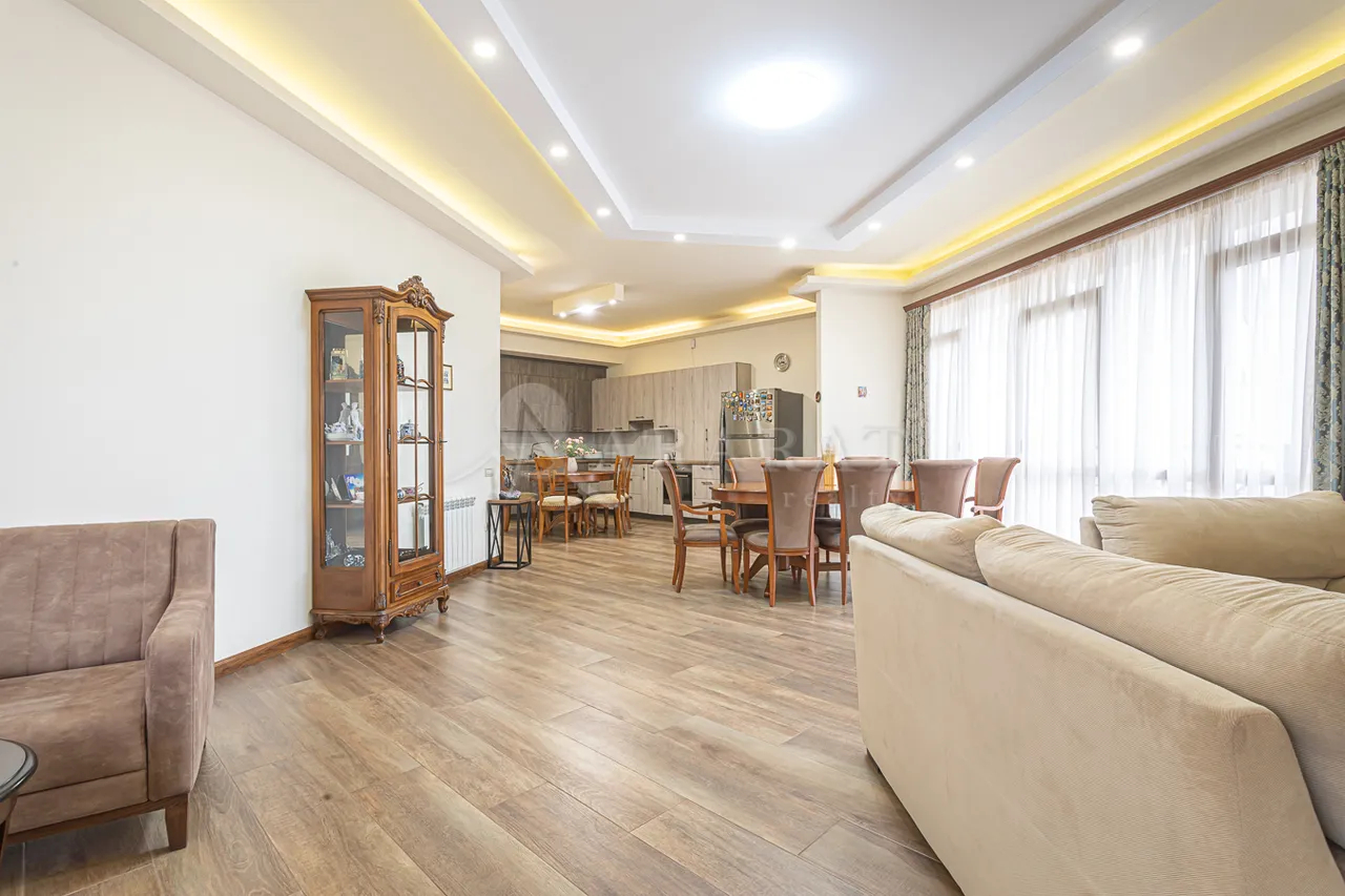 Купить 4 комнатную квартиру Екмалян ул, Центр Ереван, 158584