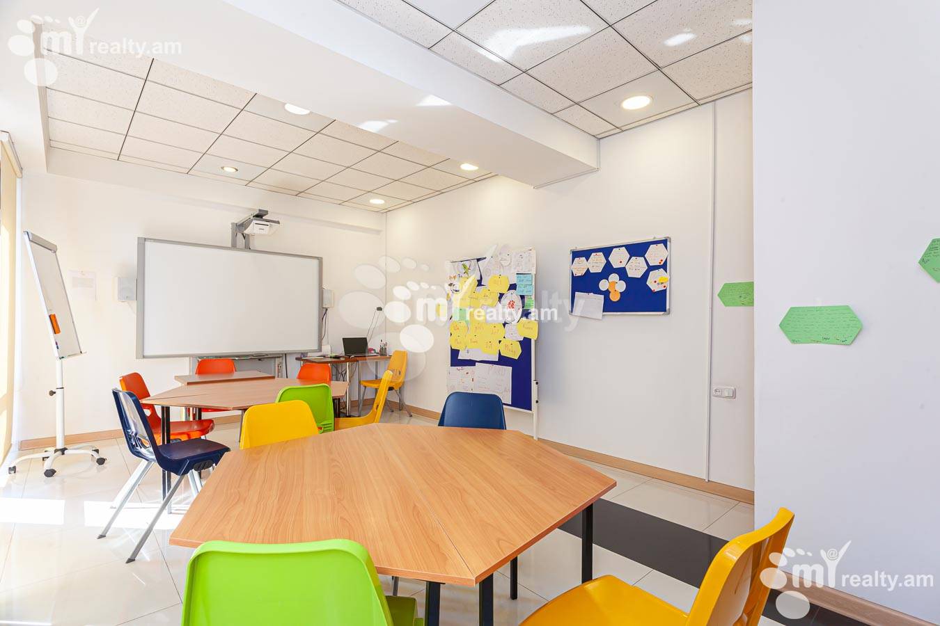 Снять коммерческoе помещение Мгер Мкртчян ул, Центр Ереван, 156329