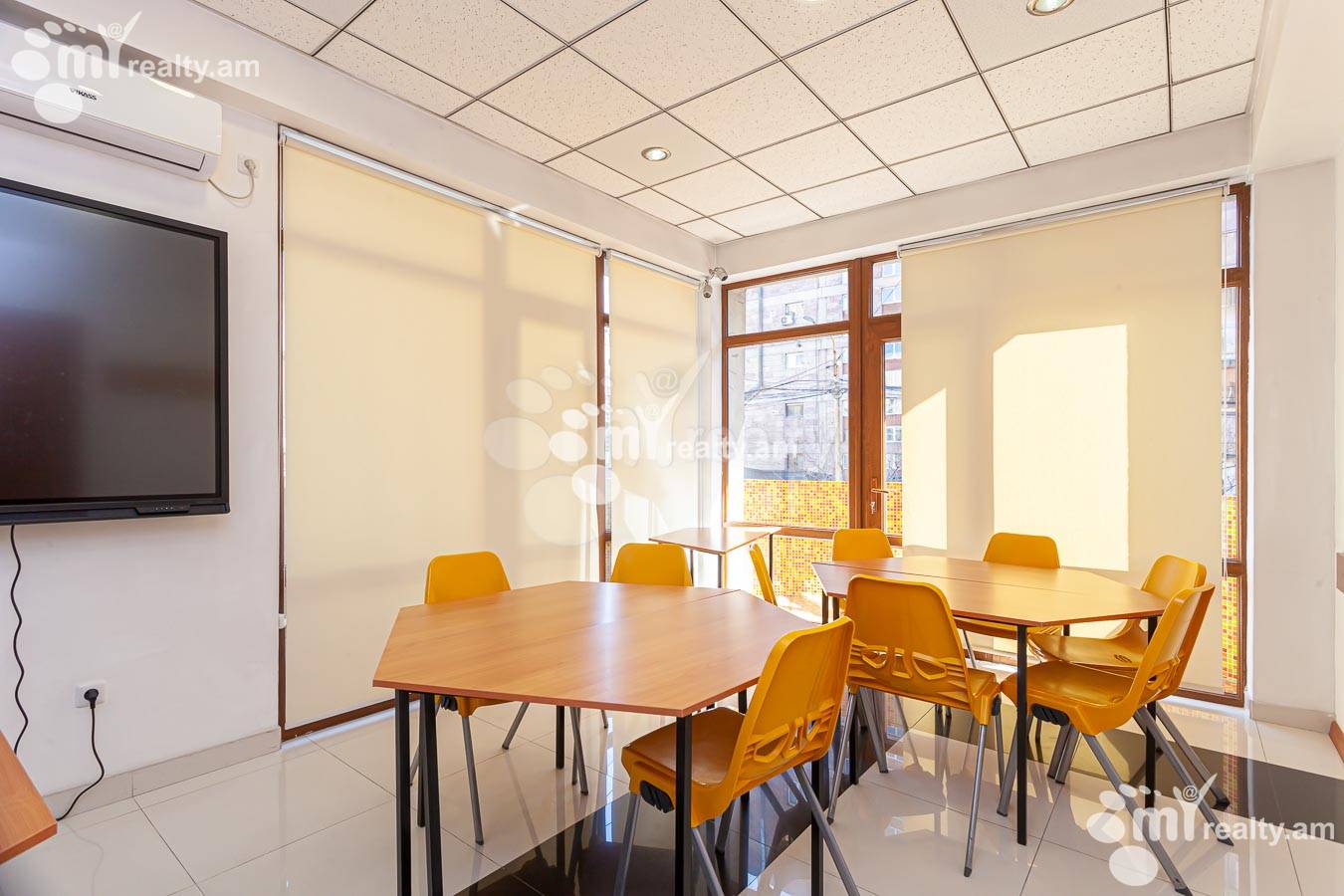 Снять коммерческoе помещение Мгер Мкртчян ул, Центр Ереван, 156329