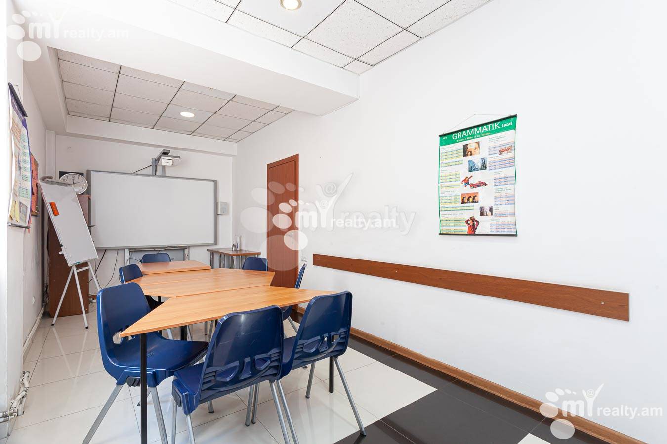 Снять коммерческoе помещение Мгер Мкртчян ул, Центр Ереван, 156329