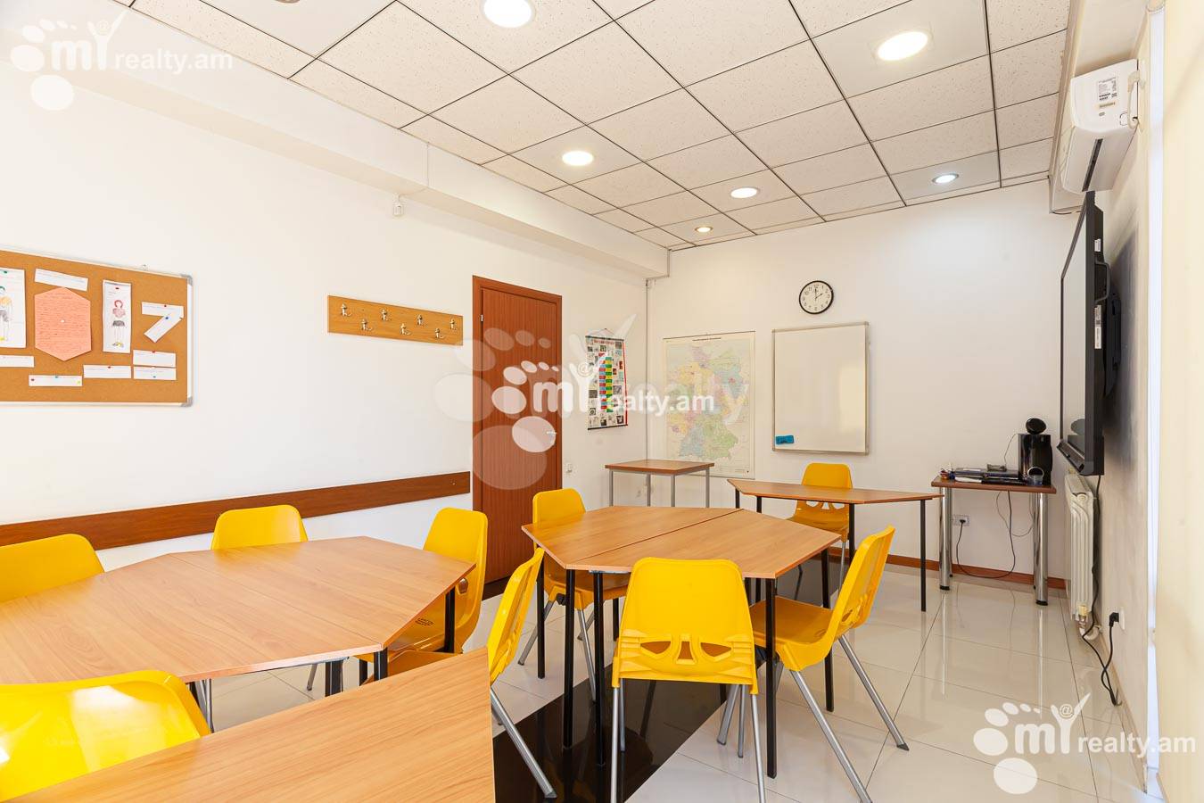 Снять коммерческoе помещение Мгер Мкртчян ул, Центр Ереван, 156329