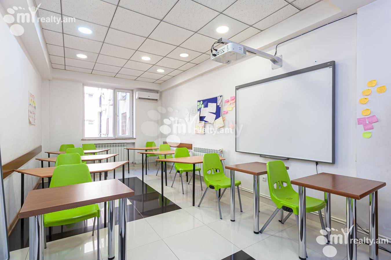 Снять коммерческoе помещение Мгер Мкртчян ул, Центр Ереван, 156329