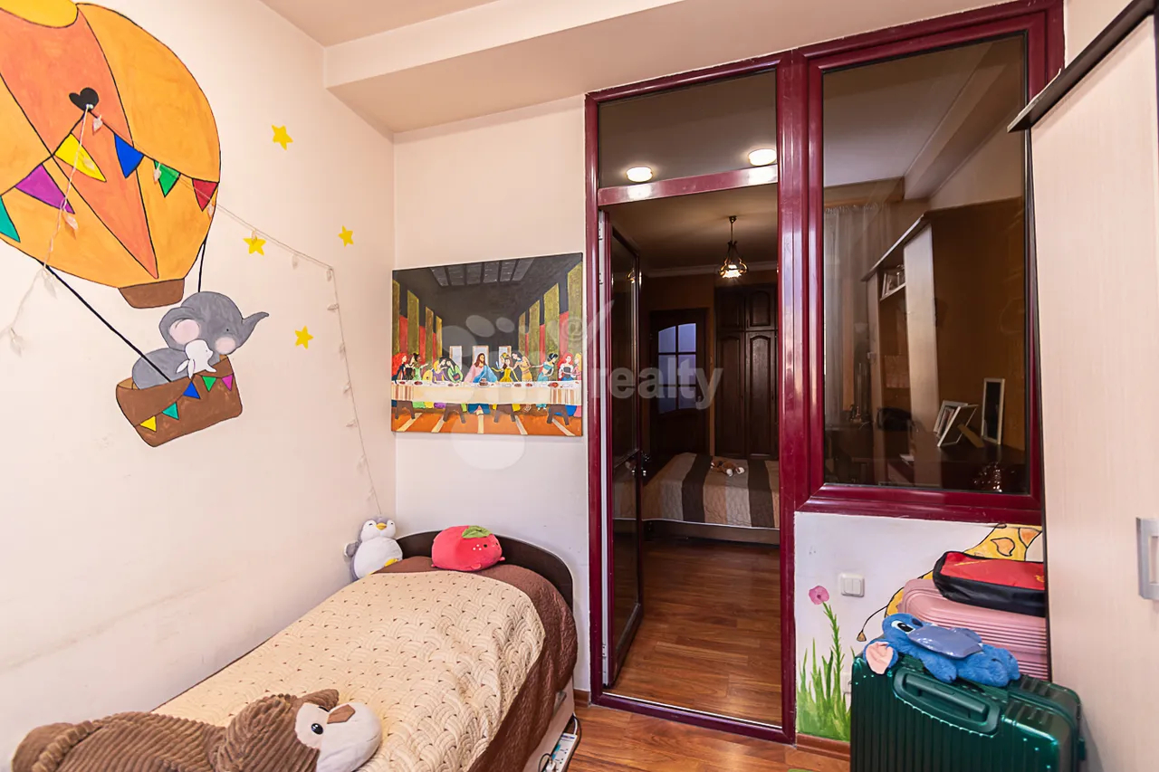 4 bedroom apartment for sale Hin yerevantsi St, Center Yerevan, 159857