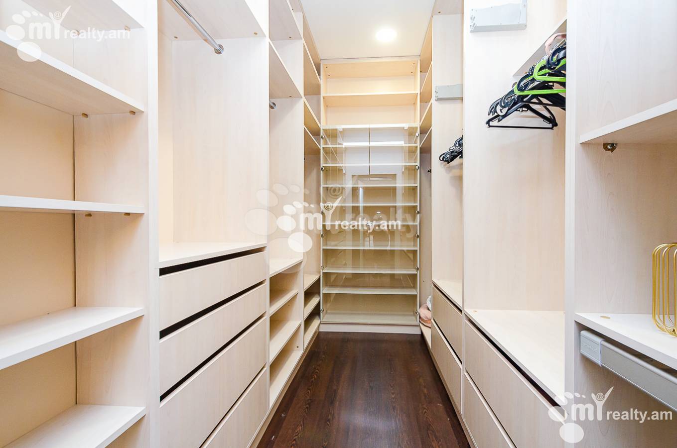 Купить 3 комнатную квартиру Айрик Мурадян улица, Арабкир Ереван, 151288