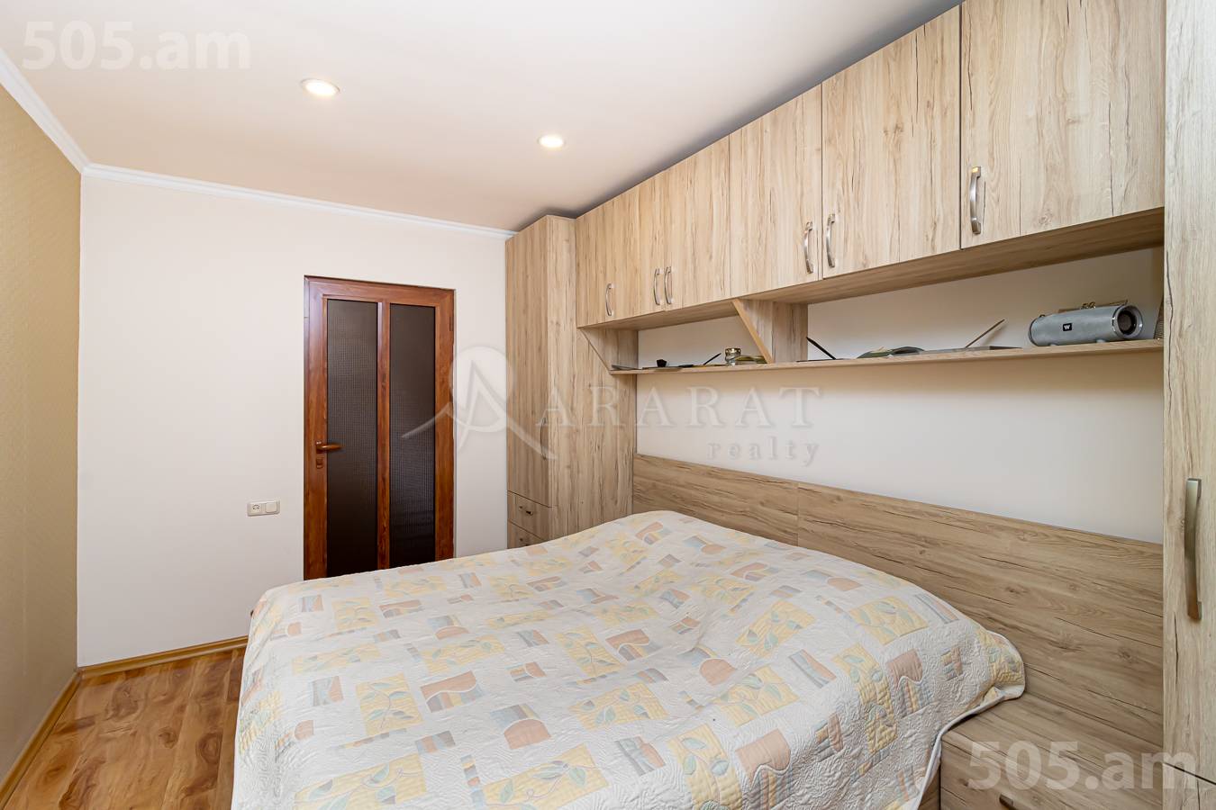 Купить 5 комнатную квартиру Г.Кочар ул, Арабкир Ереван, 154322