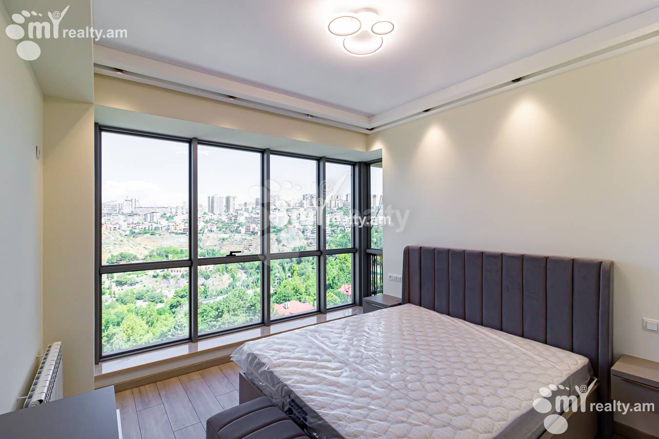 3 bedroom apartment for rent خیابان پارونیان, مرکز شهر ایروان, 151499