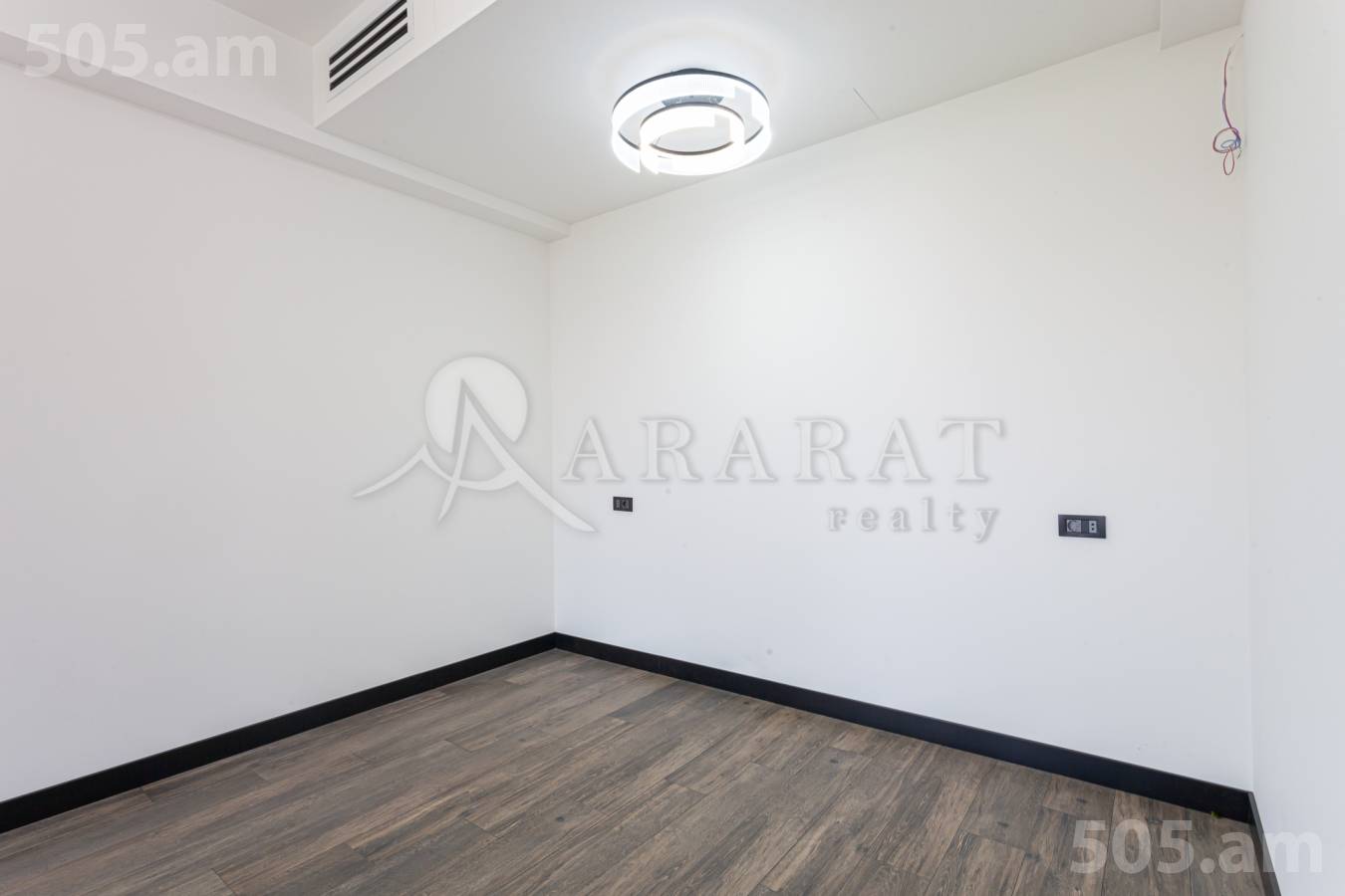 Купить 3 комнатную квартиру Паронян ул, Центр Ереван, 135006