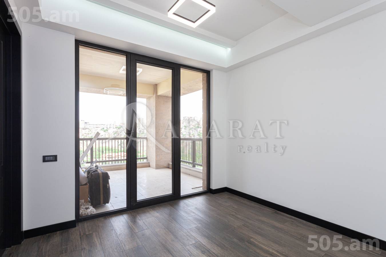 Купить 3 комнатную квартиру Паронян ул, Центр Ереван, 135006