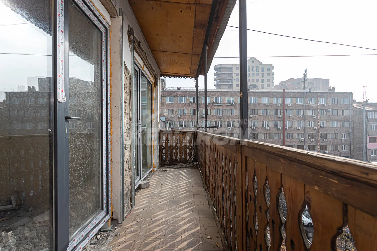 5 bedroom apartment for sale خیابان کومیتاس, عربگیر ایروان, 158187