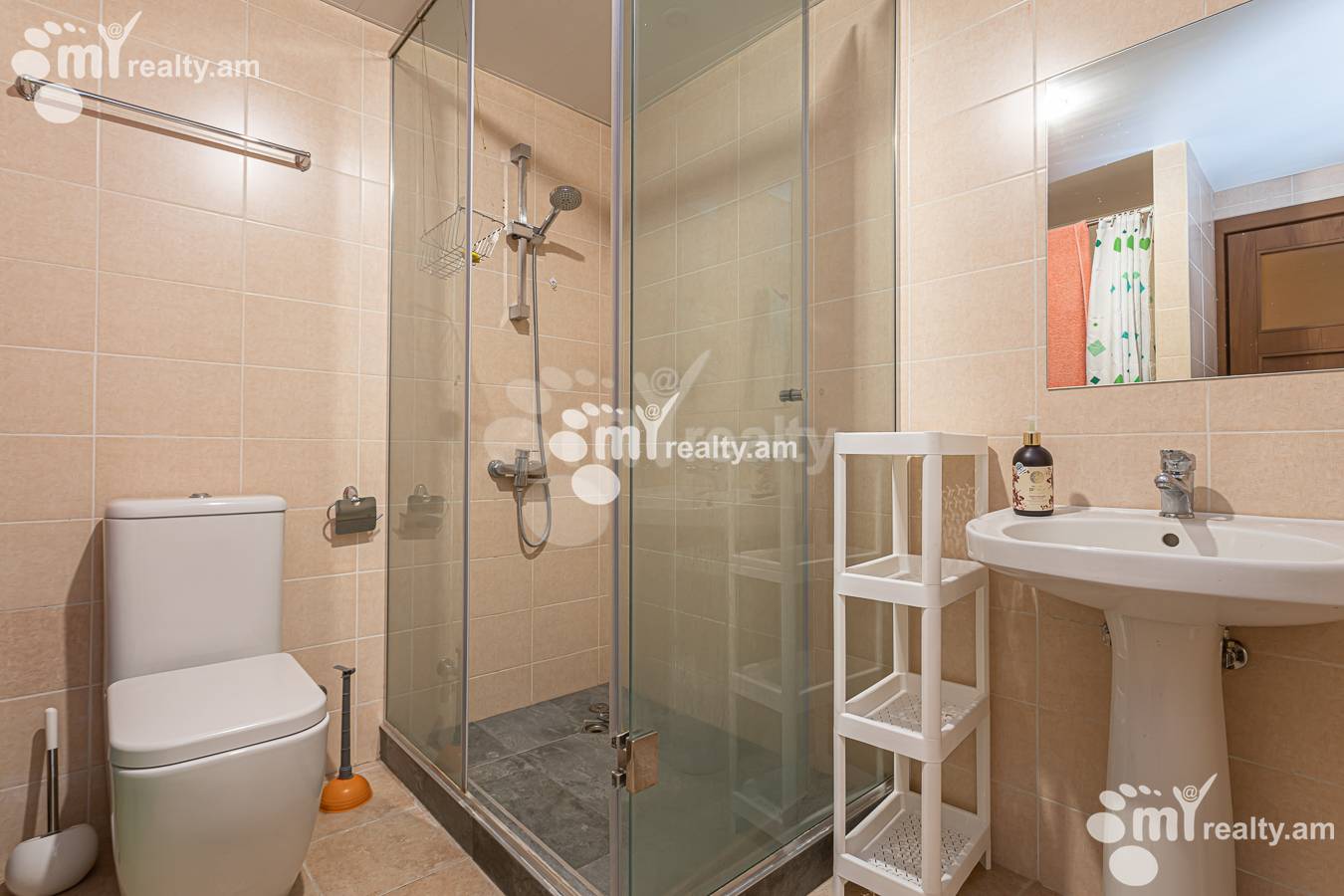 3 bedroom apartment for rent Antarayin St, Center Yerevan, 157028