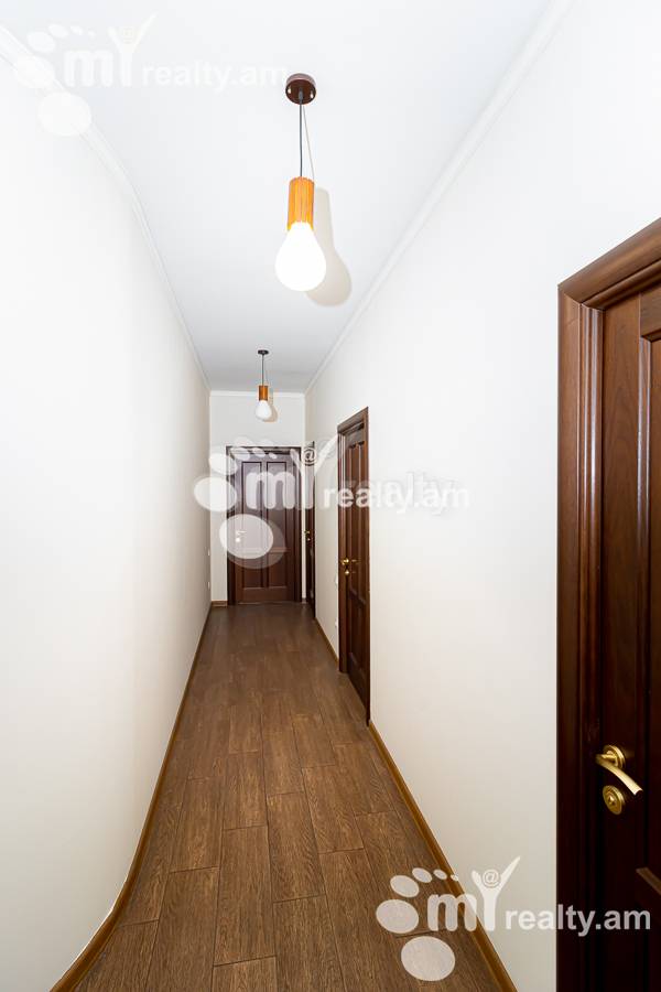 Купить 4 комнатную квартиру Арам ул, Центр Ереван, 154644