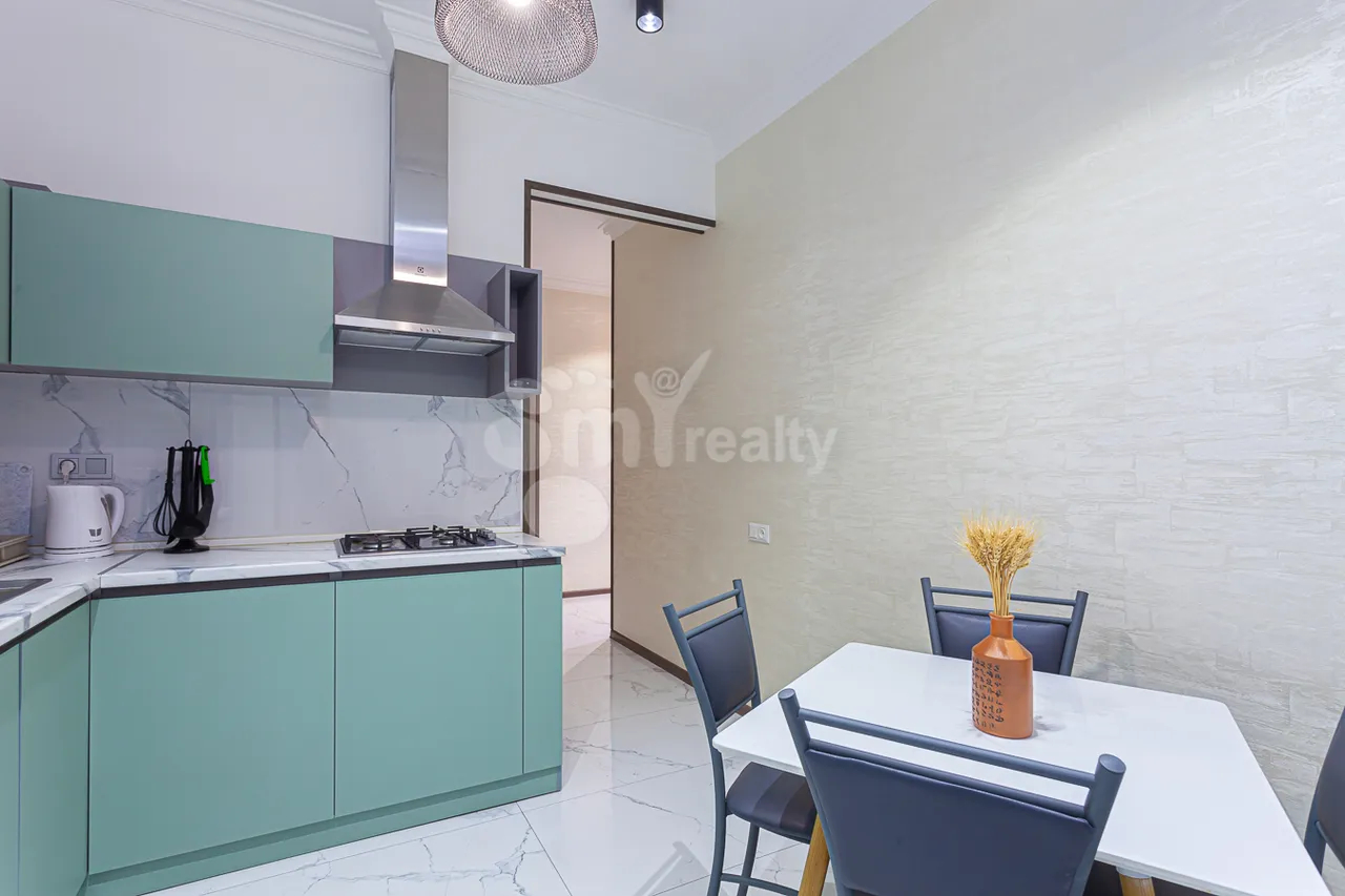 3 bedroom apartment for rent Saryan St, Center Yerevan, 160473