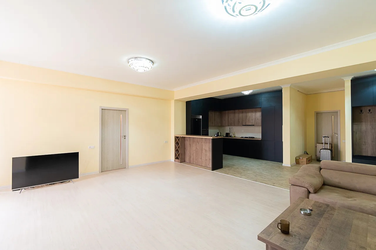 3 bedroom apartment for rent Paronyan St, Center Yerevan, 161921