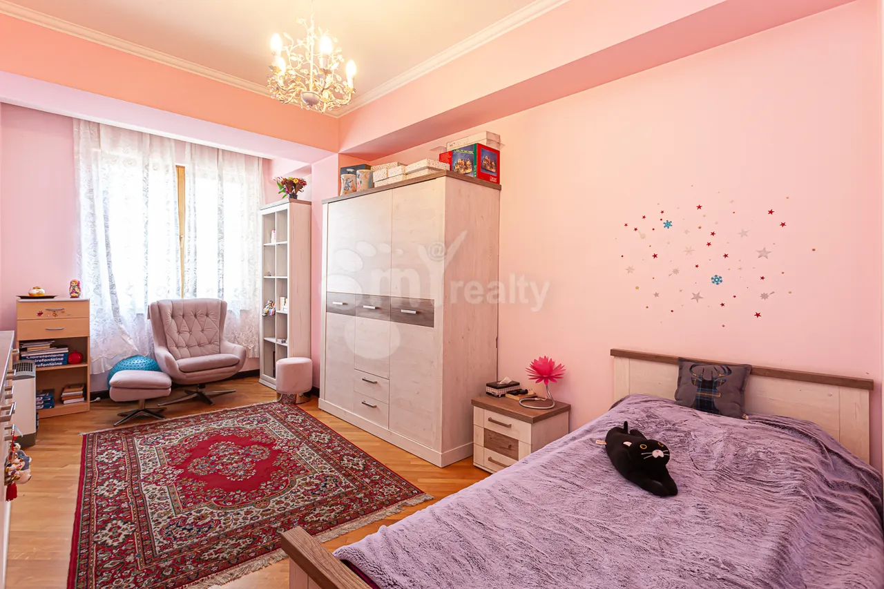 4 bedroom apartment for rent Amiryan St, Center Yerevan, 161520